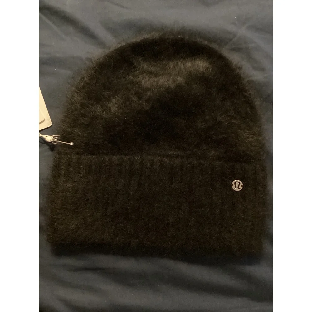 Lululemon Fuzzy Cashmere Beanie Black LU9CY6S One‎ Size NWT